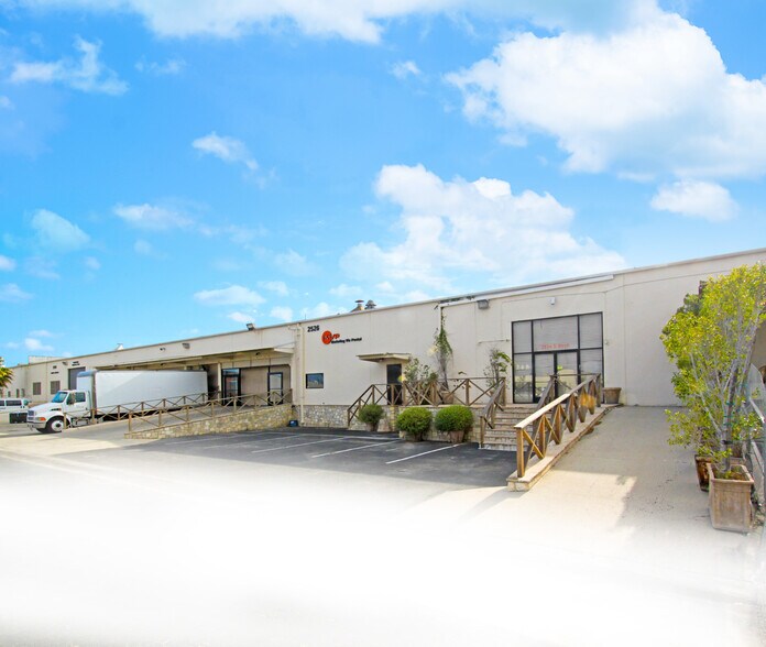 2526-2560 S Birch St, Santa Ana, CA à louer - Photo de l’immeuble – Image 1 sur 4