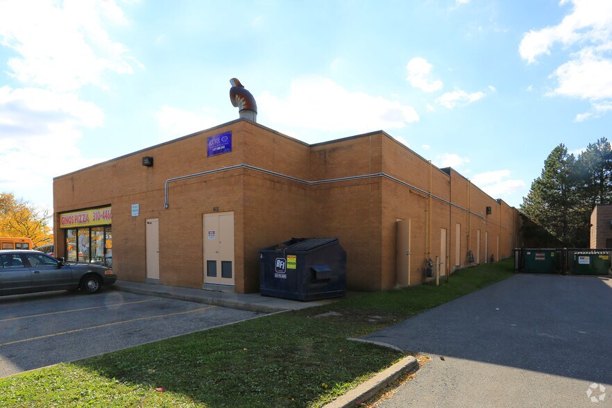 601 Doon Village Rd, Kitchener, ON à louer - Photo de l’immeuble – Image 2 sur 4