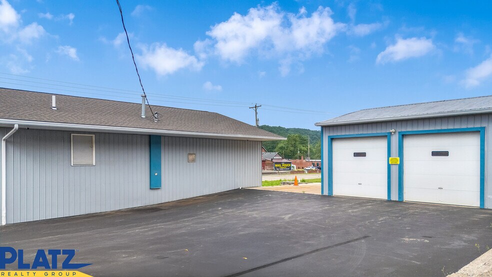 230 E Liberty St, Lowellville, OH à vendre - Photo de l’immeuble – Image 3 sur 8