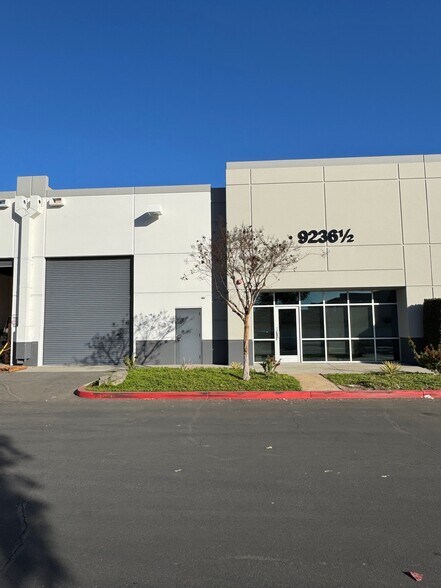 9220-9268 Hall Rd, Downey, CA à louer - Photo de l’immeuble – Image 1 sur 9