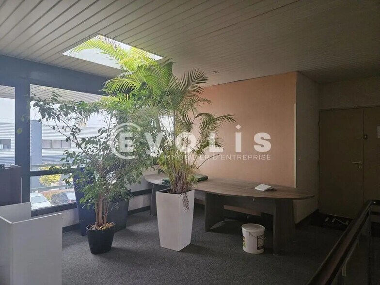Bureau dans Villejust à louer - Photo intérieure – Image 2 sur 8