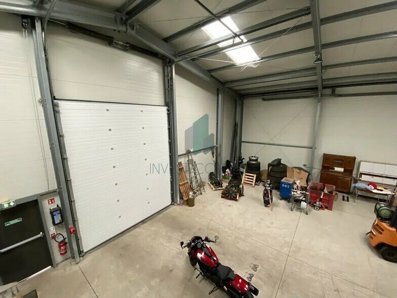 Local d’activités dans Goussainville à louer - Photo de l’immeuble – Image 3 sur 16