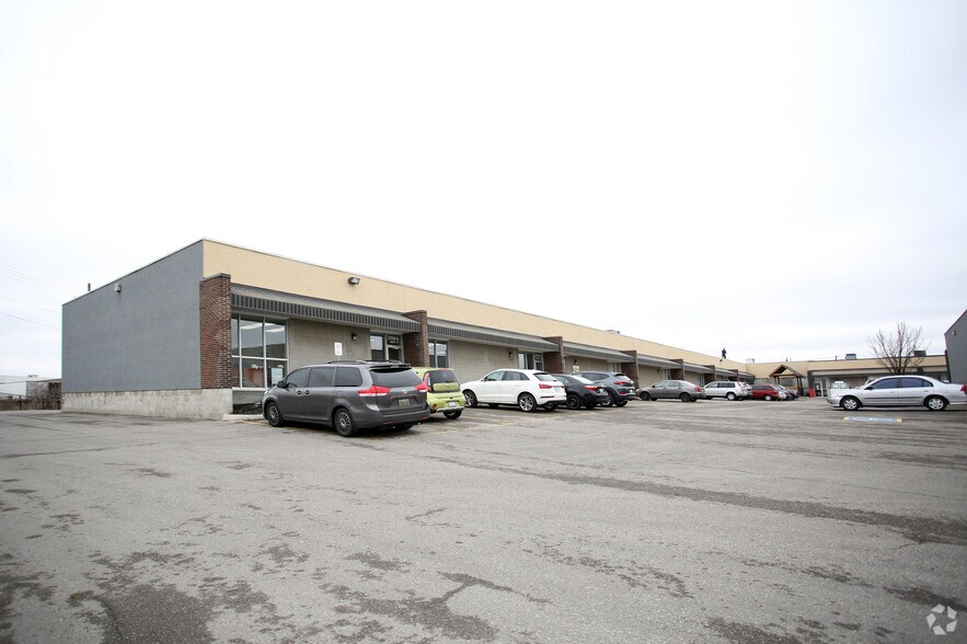 2740-2762 Slough St, Mississauga, ON à vendre - Photo de l’immeuble – Image 2 sur 4