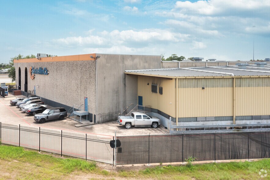 7211 N North Loop E, Houston, TX à vendre - Photo de l’immeuble – Image 2 sur 5
