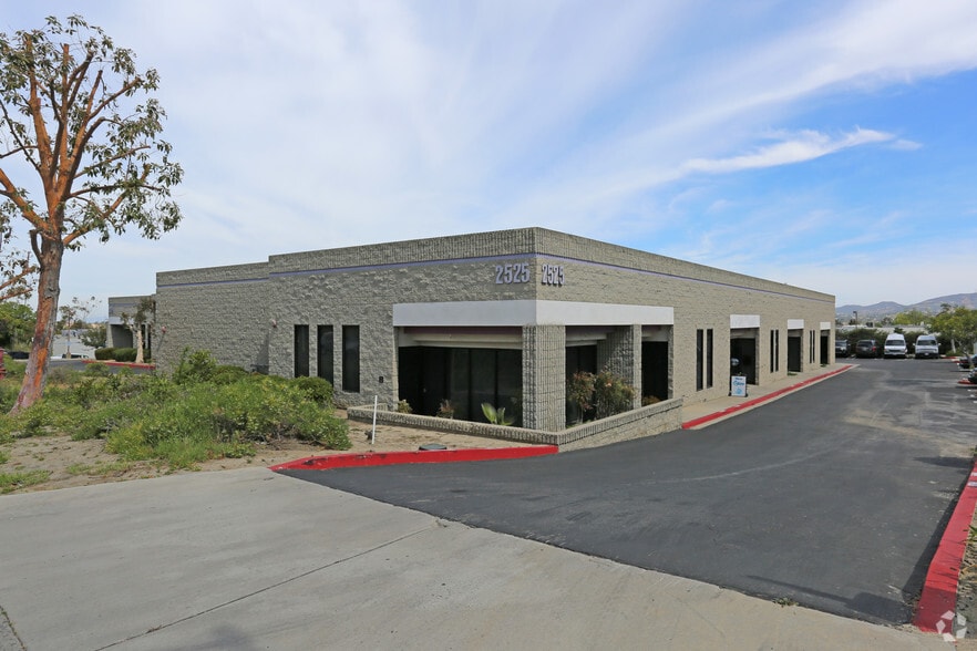 2515 Pioneer Ave, Vista, CA à louer - Photo principale – Image 1 sur 6