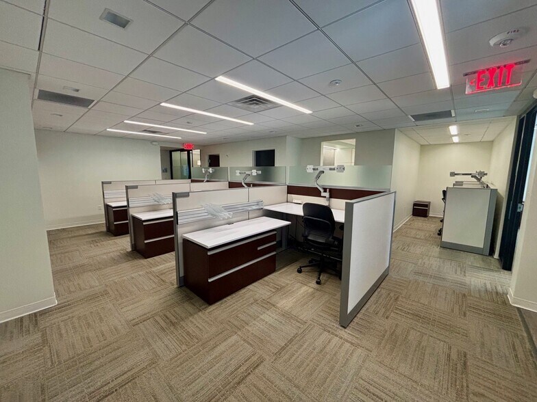 841 E Hunting Park Ave, Philadelphia, PA à louer - Photo de l’immeuble – Image 1 sur 15