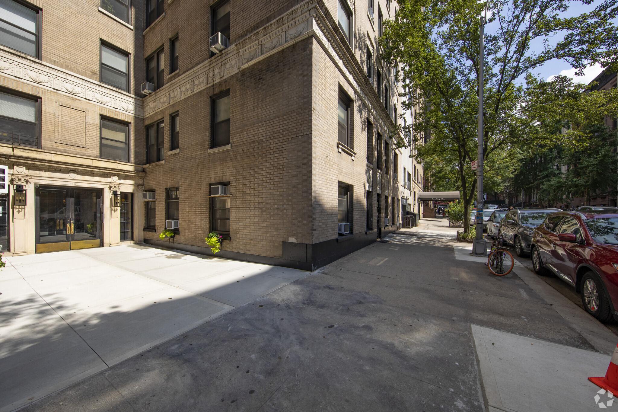 145 W 71st St, New York, NY à louer Photo de l’immeuble– Image 1 sur 11