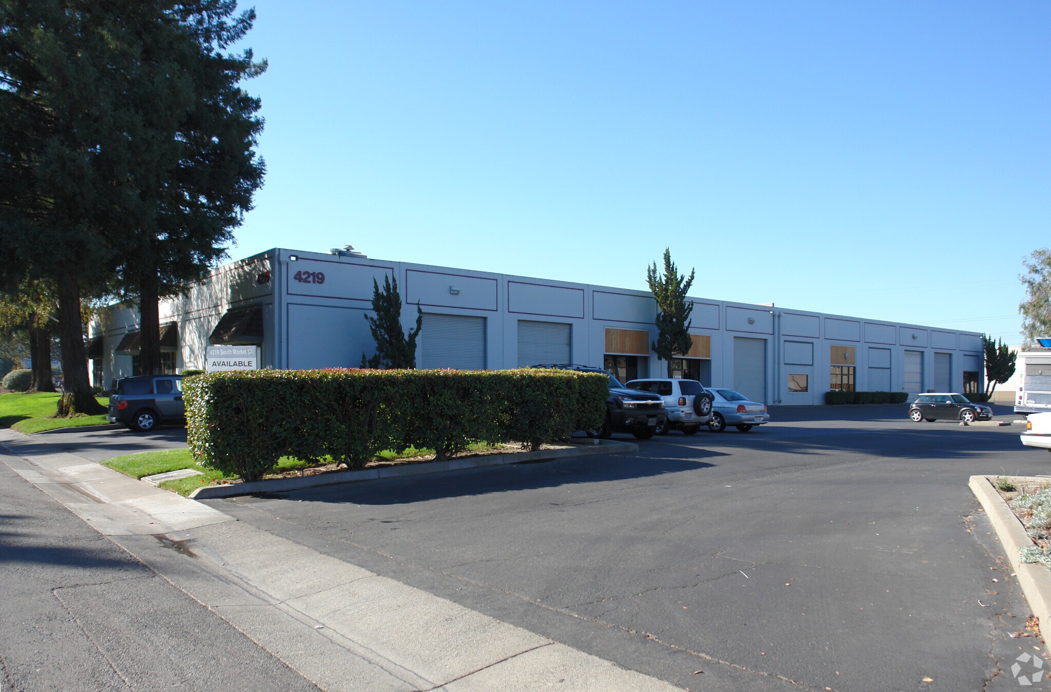 4219 S Market Ct, Sacramento, CA à louer Photo principale– Image 1 sur 4
