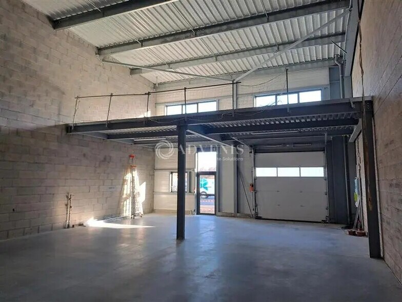 Local d'activités dans La Chapelle-sur-Erdre à vendre - Photo de l’immeuble – Image 2 sur 4