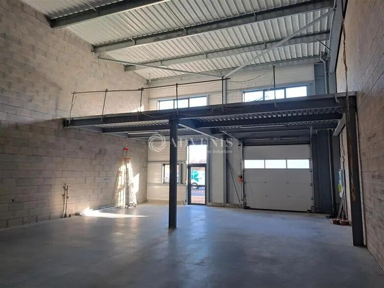 Local d'activités dans La Chapelle-sur-Erdre à vendre - Photo intérieure – Image 2 sur 4