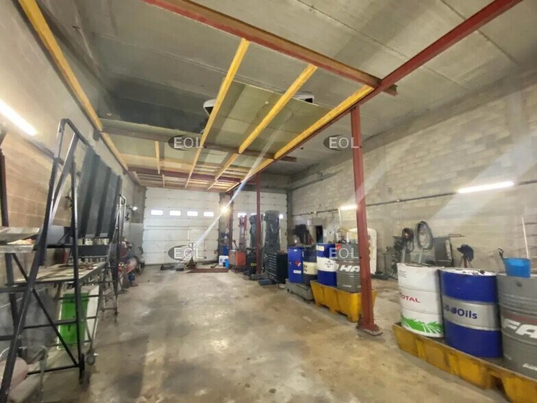 Industriel/Logistique dans Santeny à vendre - Photo intérieure – Image 2 sur 8