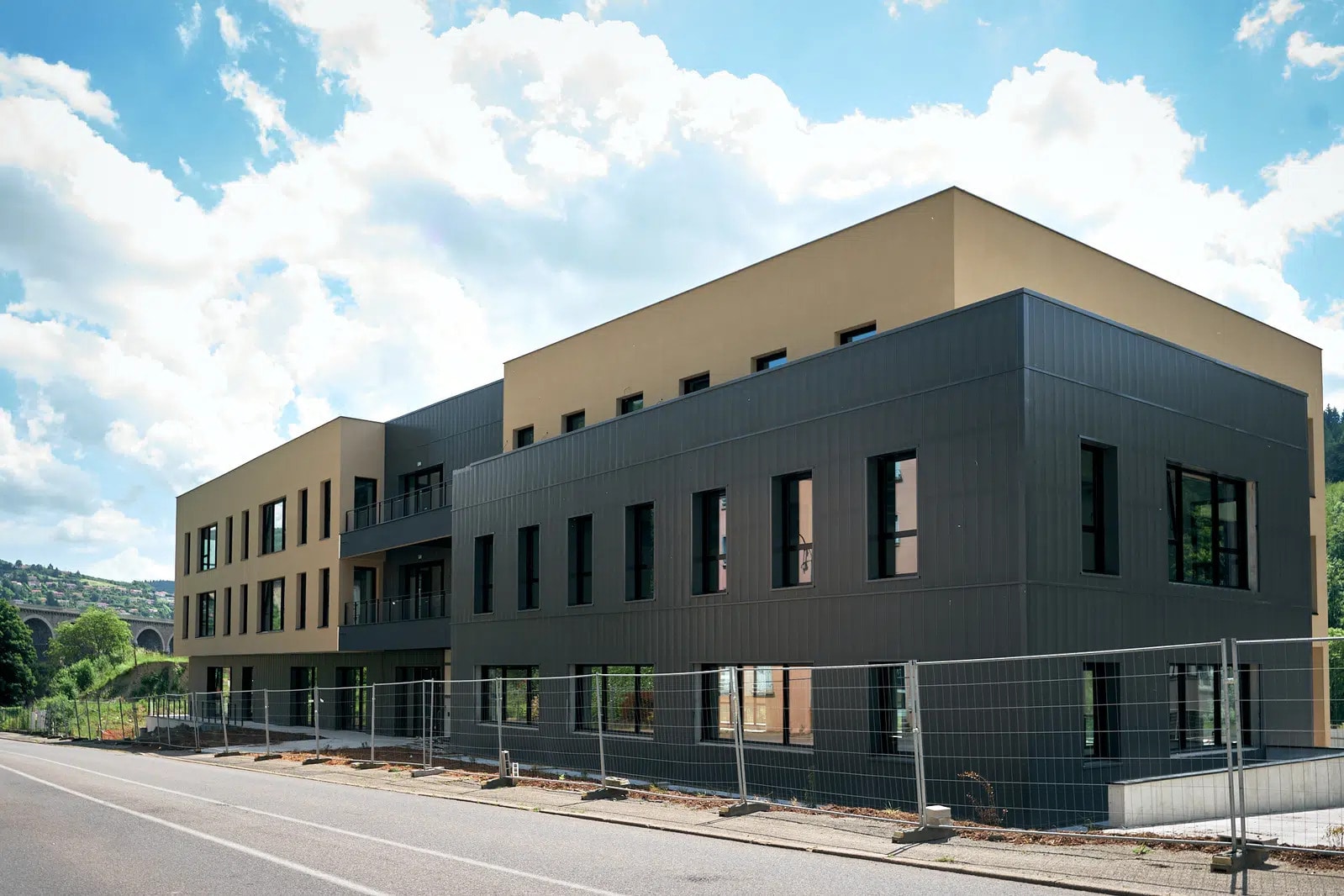 Bureau dans Tarare à louer Photo de l’immeuble– Image 1 sur 13