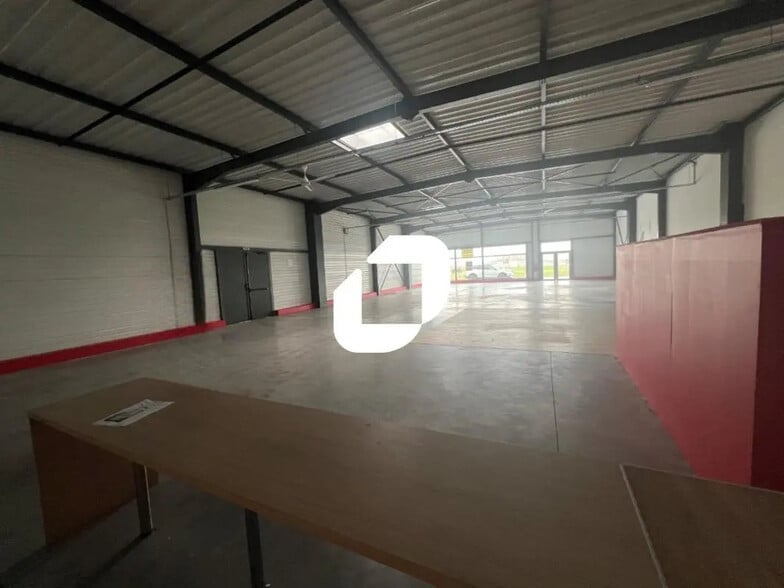 Local d’activités dans Beaurains à louer - Photo de l’immeuble – Image 3 sur 9