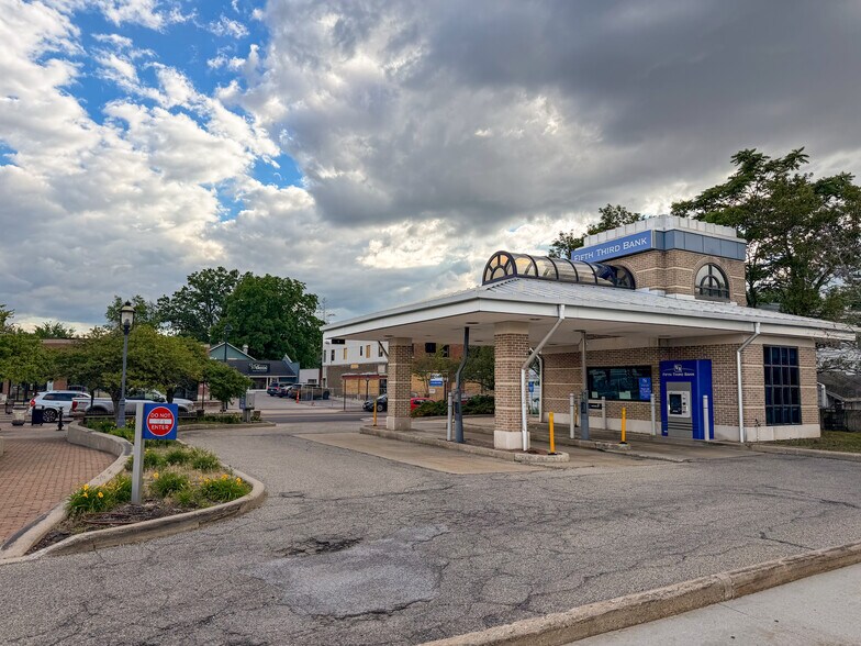 2145 Wealthy St SE, Grand Rapids, MI à vendre - Photo de l’immeuble – Image 2 sur 2