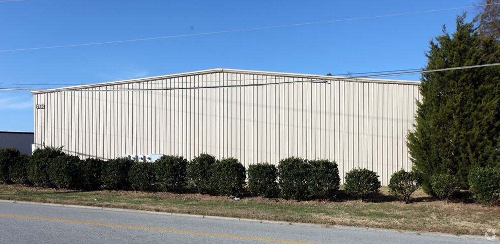 7630 Boeing Dr, Greensboro, NC à louer - Photo de l’immeuble – Image 2 sur 3