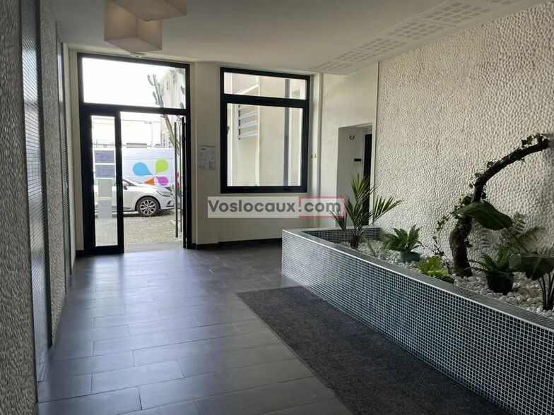 Bureau dans Cagnes-sur-Mer à louer - Hall d’entrée – Image 3 sur 6