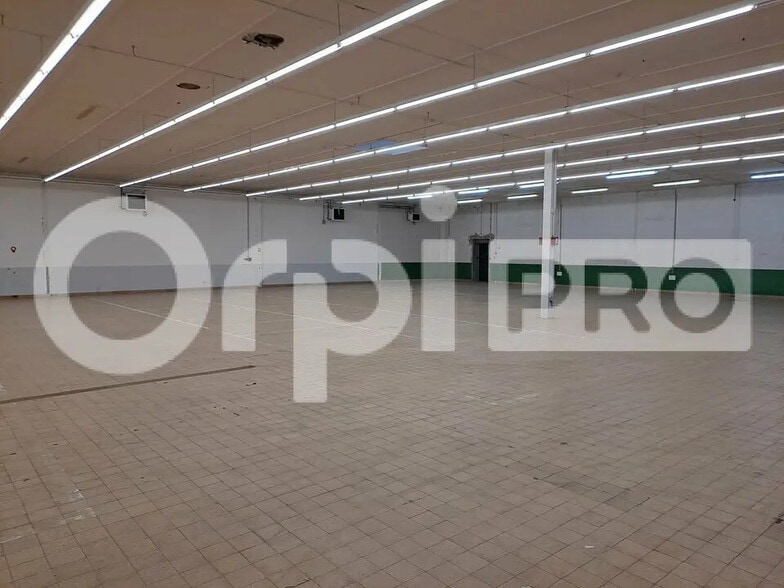 Local commercial dans Châlons-en-Champagne à vendre - Photo intérieure – Image 2 sur 6