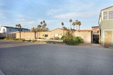 17181 Pacific Coast Hwy, Huntington Beach, CA à vendre - Photo de l’immeuble – Image 2 sur 3