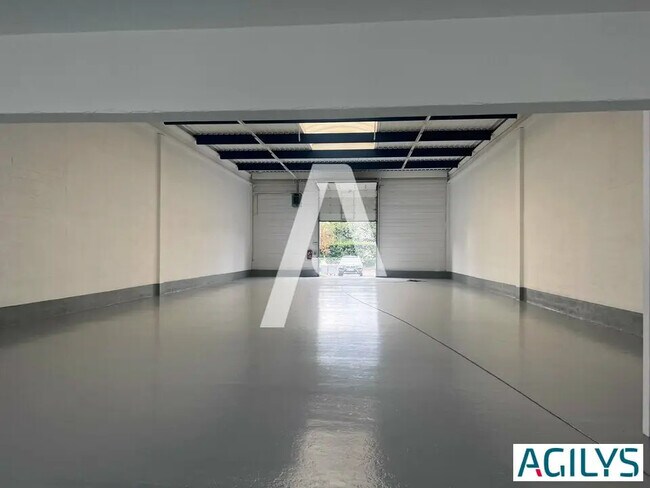 Plus de détails pour Local d'activités à louer