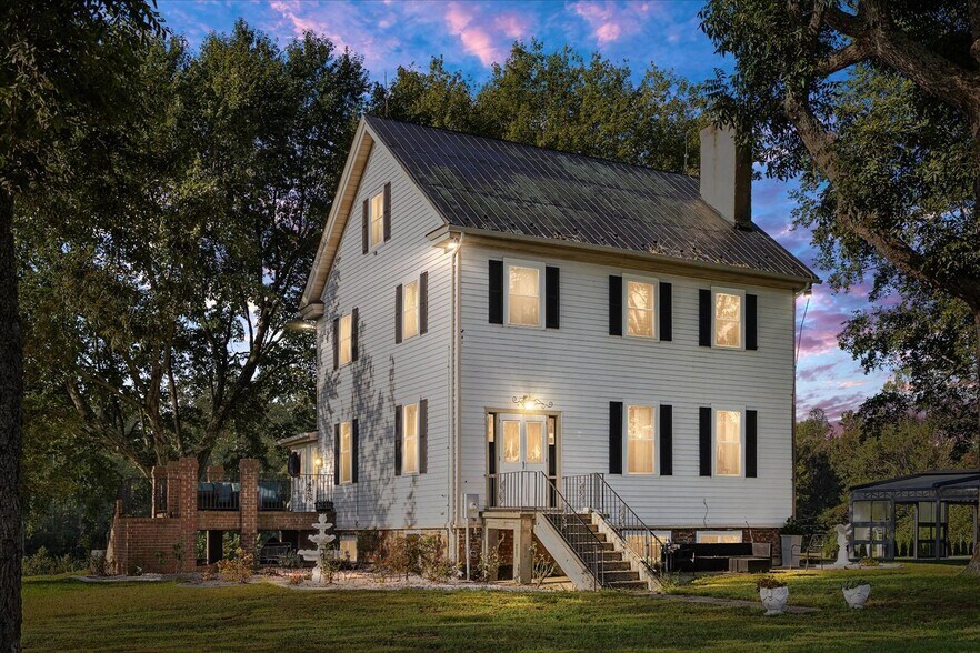 667 Hustle Rd, Hustle, VA à vendre - Photo principale – Image 1 sur 106