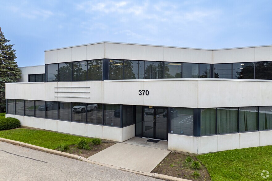 370 Britannia Rd E, Mississauga, ON à louer - Photo de l’immeuble – Image 2 sur 5