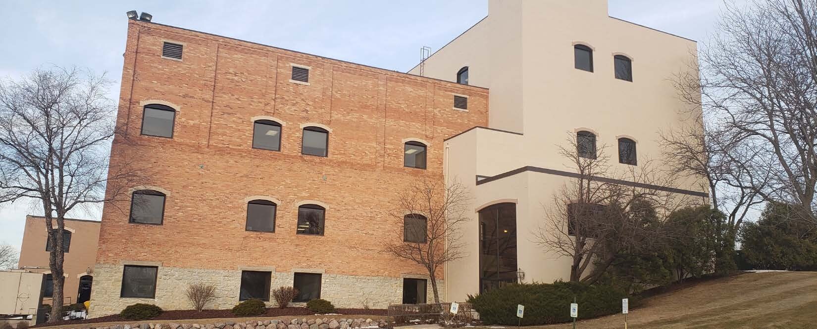 2200 Riverside Dr, Green Bay, WI à louer Photo de l’immeuble– Image 1 sur 3