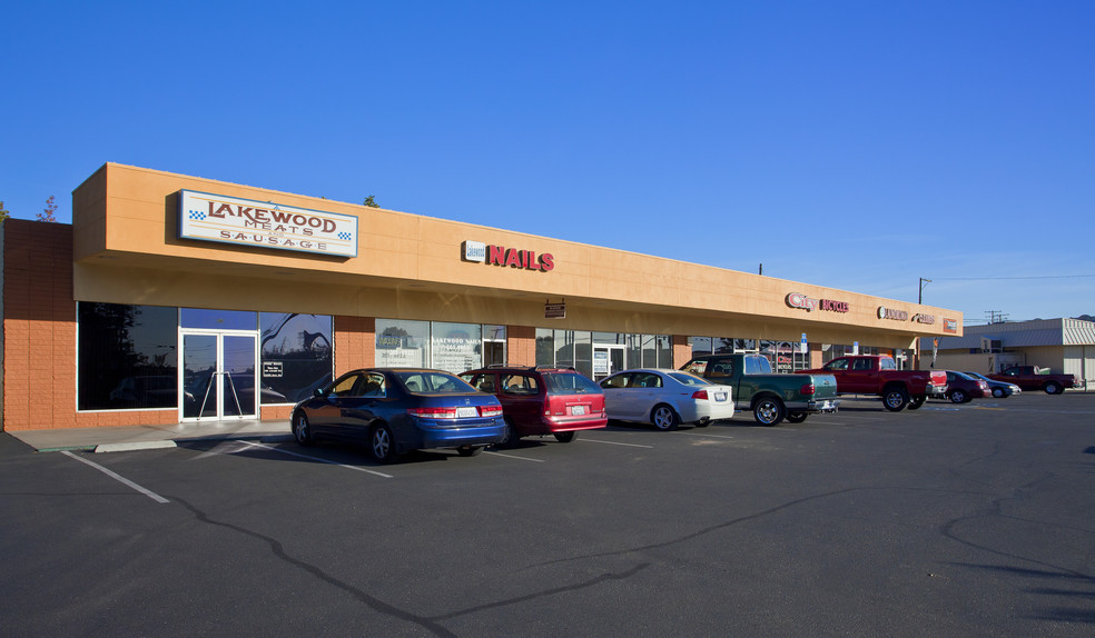 300 N Ham Ln, Lodi, CA à louer - Photo de l’immeuble – Image 3 sur 4