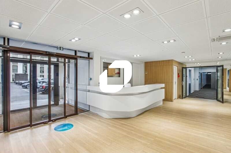 Bureau dans Chatou à louer - Hall d’entrée – Image 2 sur 11
