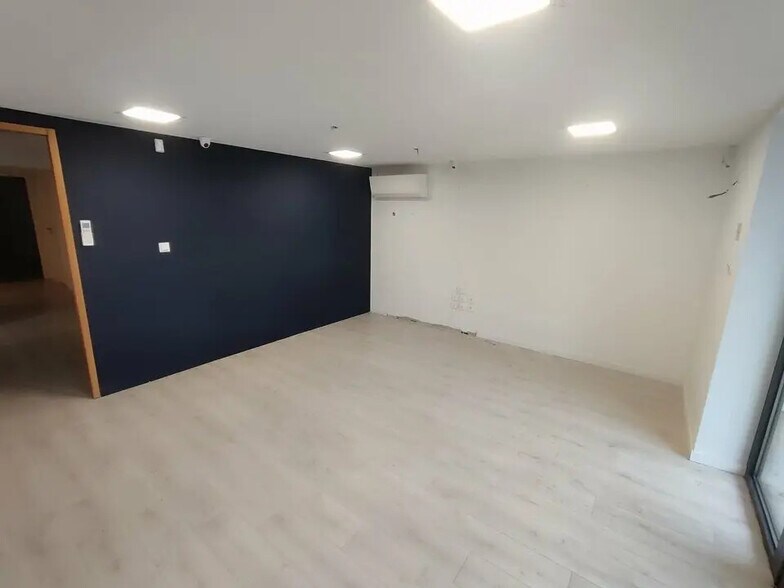 Bureau dans La Verpillière à louer - Photo de l’immeuble – Image 2 sur 9