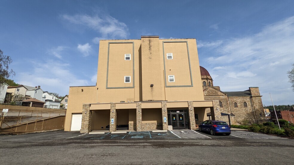 814 Chartiers Ave, McKees Rocks, PA à vendre - Photo de l’immeuble – Image 3 sur 4
