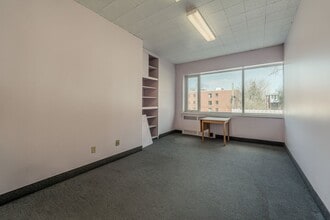6555 Ch De La Côte-Des-Neiges, Montréal, QC à louer Photo intérieure– Image 1 sur 4