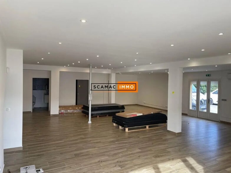 Bureau dans Carqueiranne à louer - Photo intérieure – Image 2 sur 9