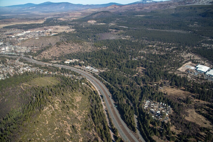 2,115 ac Surplus Corporate Portfolio portefeuille de 1 biens à vendre sur LoopNet.fr - Photo de l’immeuble – Image 2 sur 10