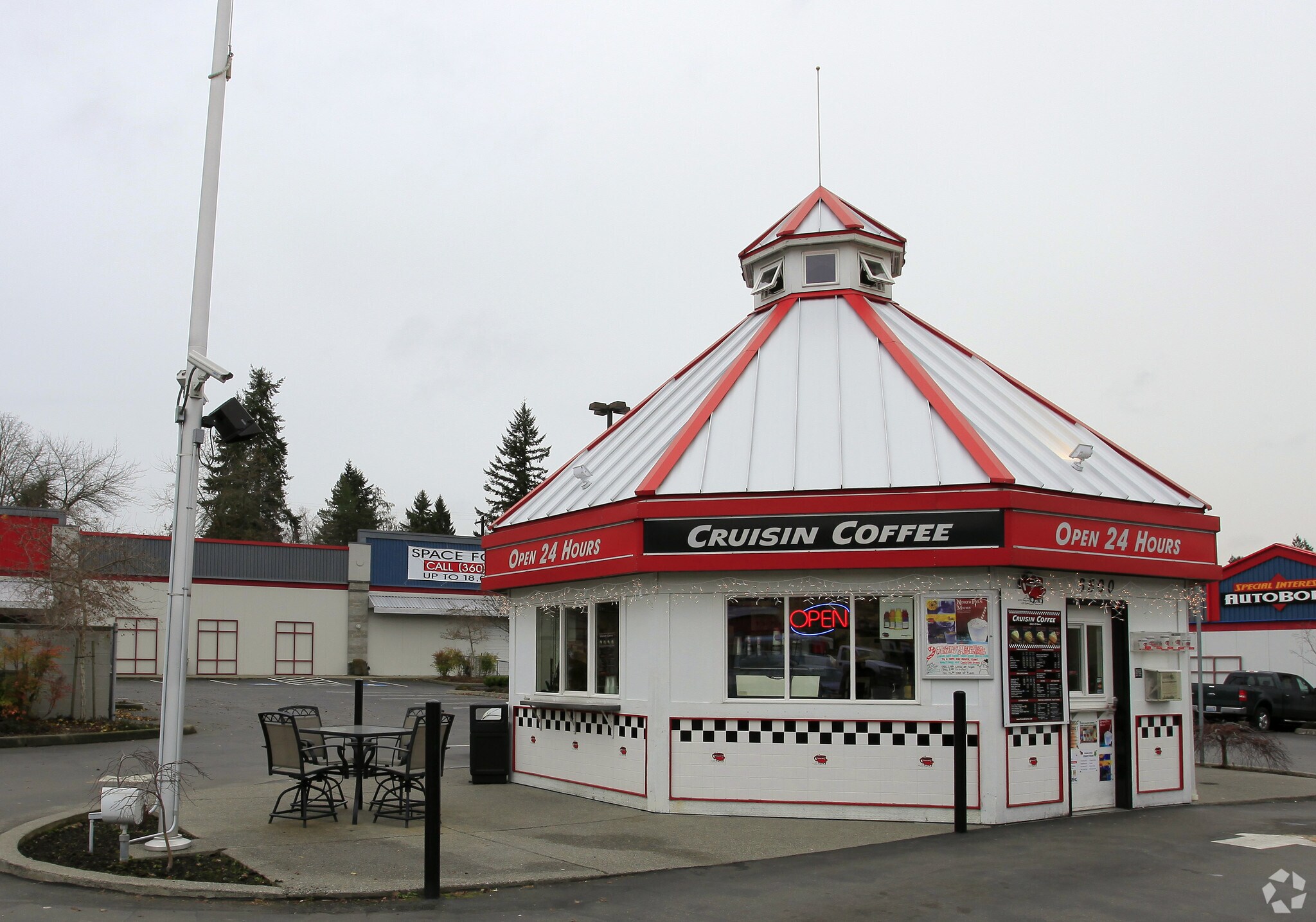 6500 Evergreen Way, Everett, WA à louer Photo de l’immeuble– Image 1 sur 2