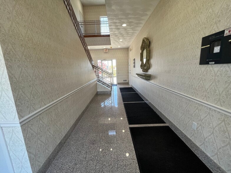 100 Centerville Rd, Warwick, RI à louer - Photo intérieure – Image 2 sur 9