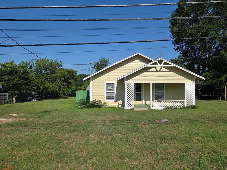 531 N Main St, Joshua, TX à vendre - Photo de l’immeuble – Image 3 sur 16