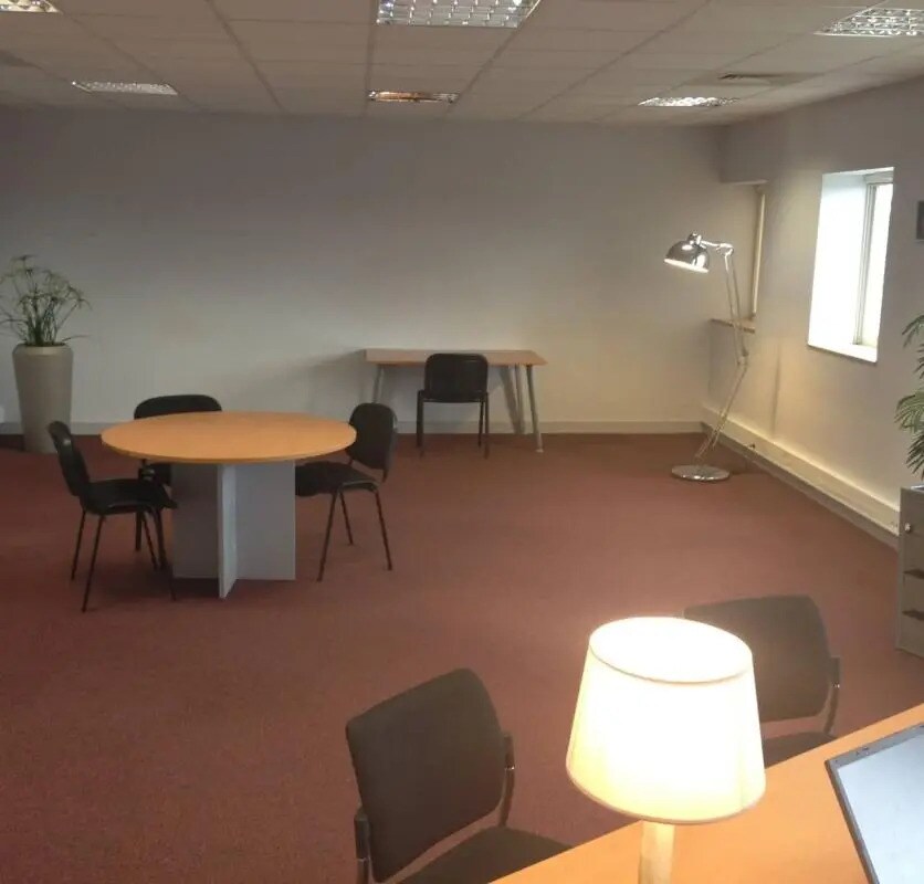 Bureau dans JAUNAY-CLAN à louer Photo intérieure– Image 1 sur 4