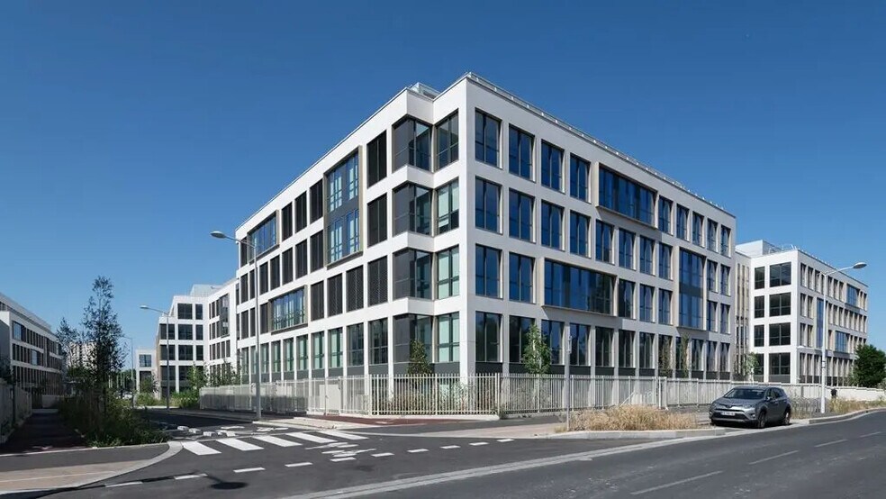 61 Avenue Jules Quentin, Nanterre à louer - Photo de l’immeuble – Image 1 sur 13