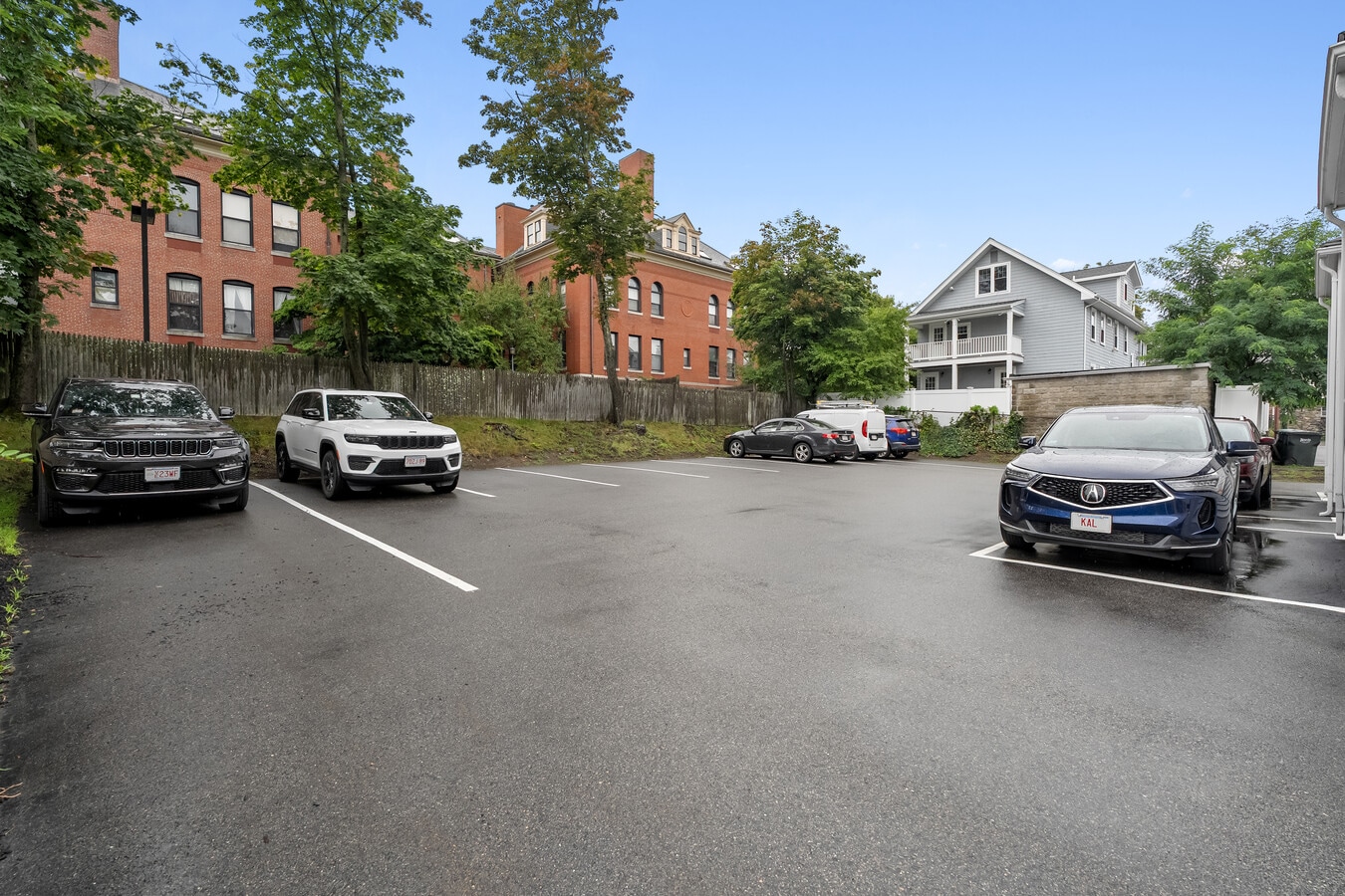 1074 Massachusetts Ave, Arlington, MA 02476 - Lot 1074 -  - Photo intérieure - Image 1 of 29