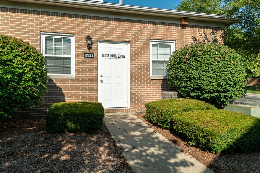 2522 S Rochester Rd, Rochester Hills, MI à vendre - Photo de l’immeuble – Image 1 sur 24