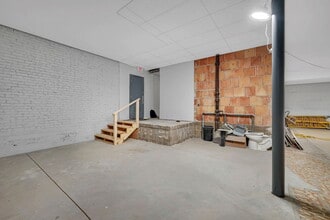 31 W Downer Pl, Aurora, IL à louer Photo intérieure– Image 1 sur 7