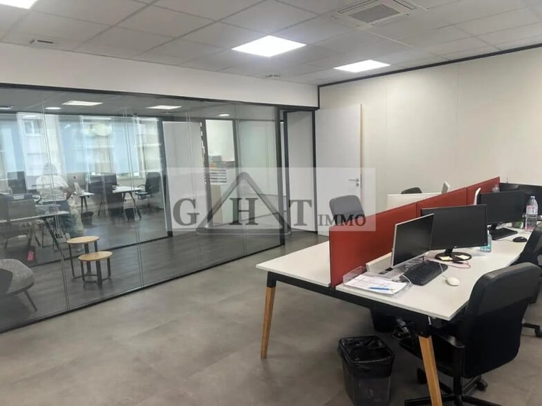 Bureau dans Charenton-le-Pont à vendre - Photo de l’immeuble – Image 2 sur 2