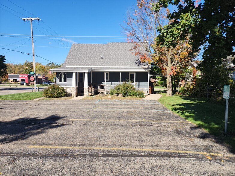 536 W State St, Hastings, MI à louer - Photo de l’immeuble – Image 2 sur 27
