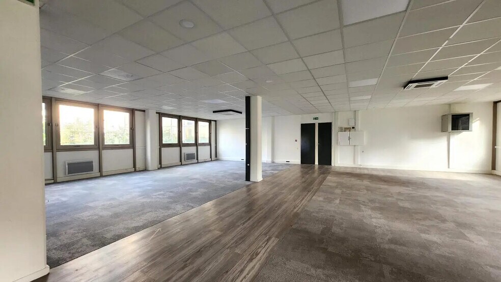 Bureau dans Boulogne-Billancourt à louer - Photo de l’immeuble – Image 3 sur 6