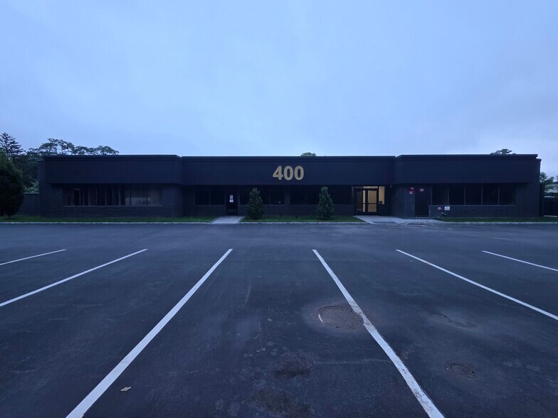 400 Townline Rd, Hauppauge, NY à louer - Photo de l’immeuble – Image 1 sur 9