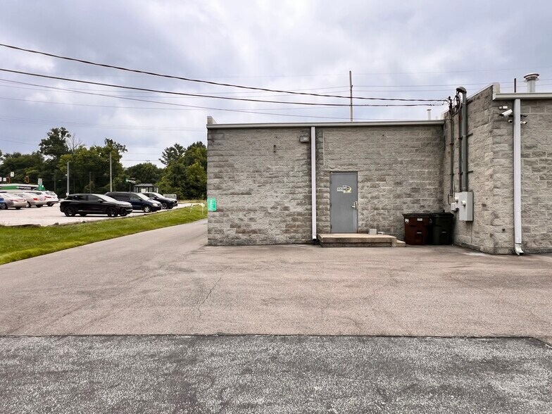 810 Ohio Pike, Withamsville, OH à louer - Photo de l’immeuble – Image 3 sur 34