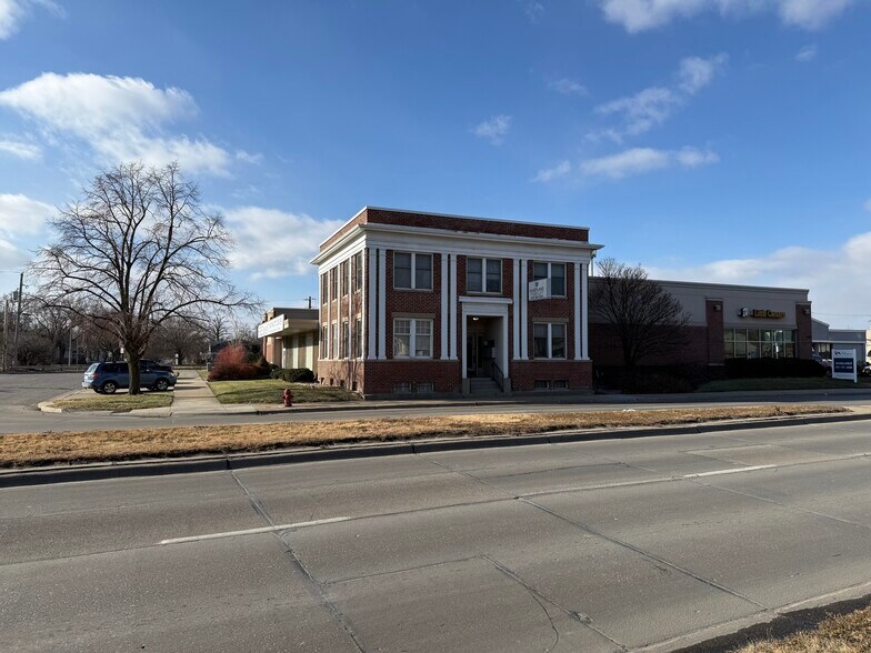 985 S 27th St, Lincoln, NE à louer - Photo de l’immeuble – Image 2 sur 6