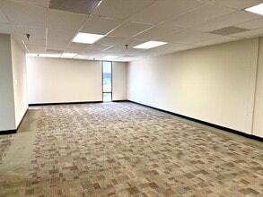 1080 N Batavia St, Orange, CA à louer Photo intérieure– Image 2 sur 4