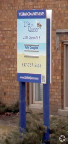 2327 Queen St E, Toronto, ON à vendre - Photo de l’immeuble – Image 3 sur 3