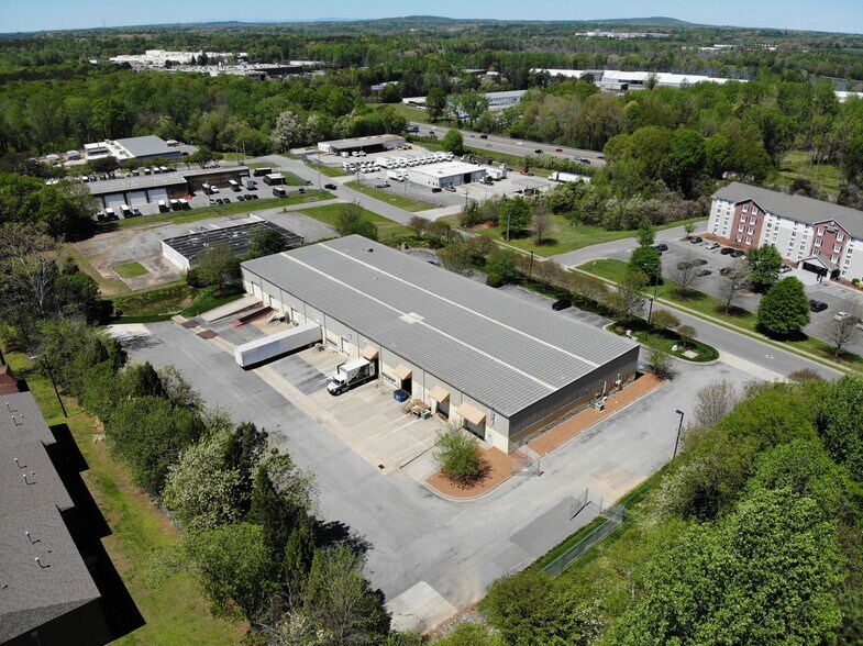 1821 Wren Tpke, Gastonia, NC à louer - Photo de l’immeuble – Image 1 sur 13